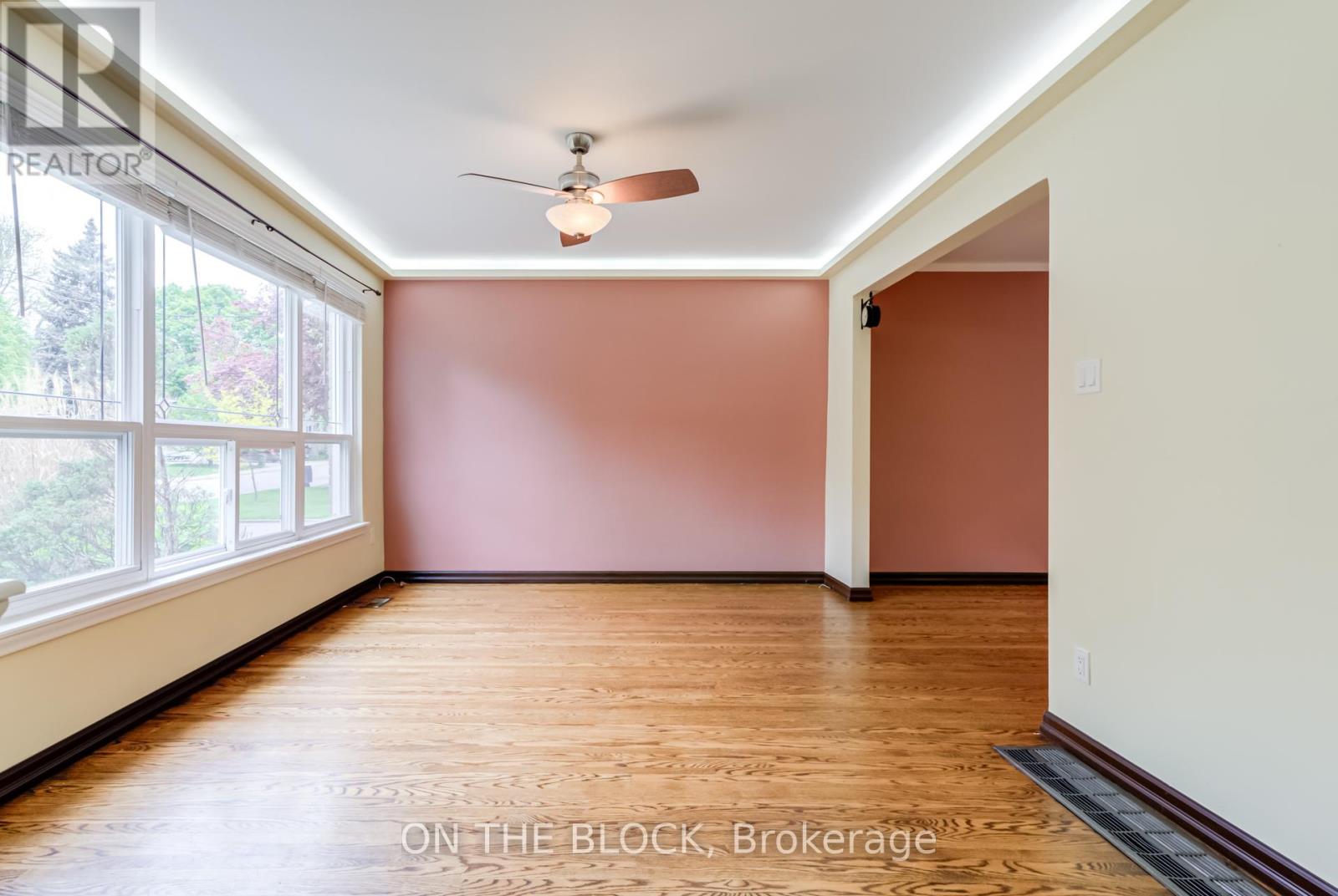 41 Van Stassen Boulevard, Toronto, Ontario  M6S 2N2 - Photo 4 - W12168978