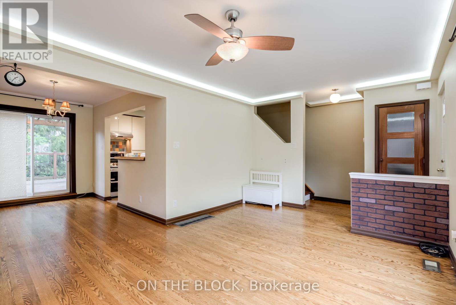 41 Van Stassen Boulevard, Toronto (Lambton Baby Point), Ontario  M6S 2N2 - Photo 5 - W12168978