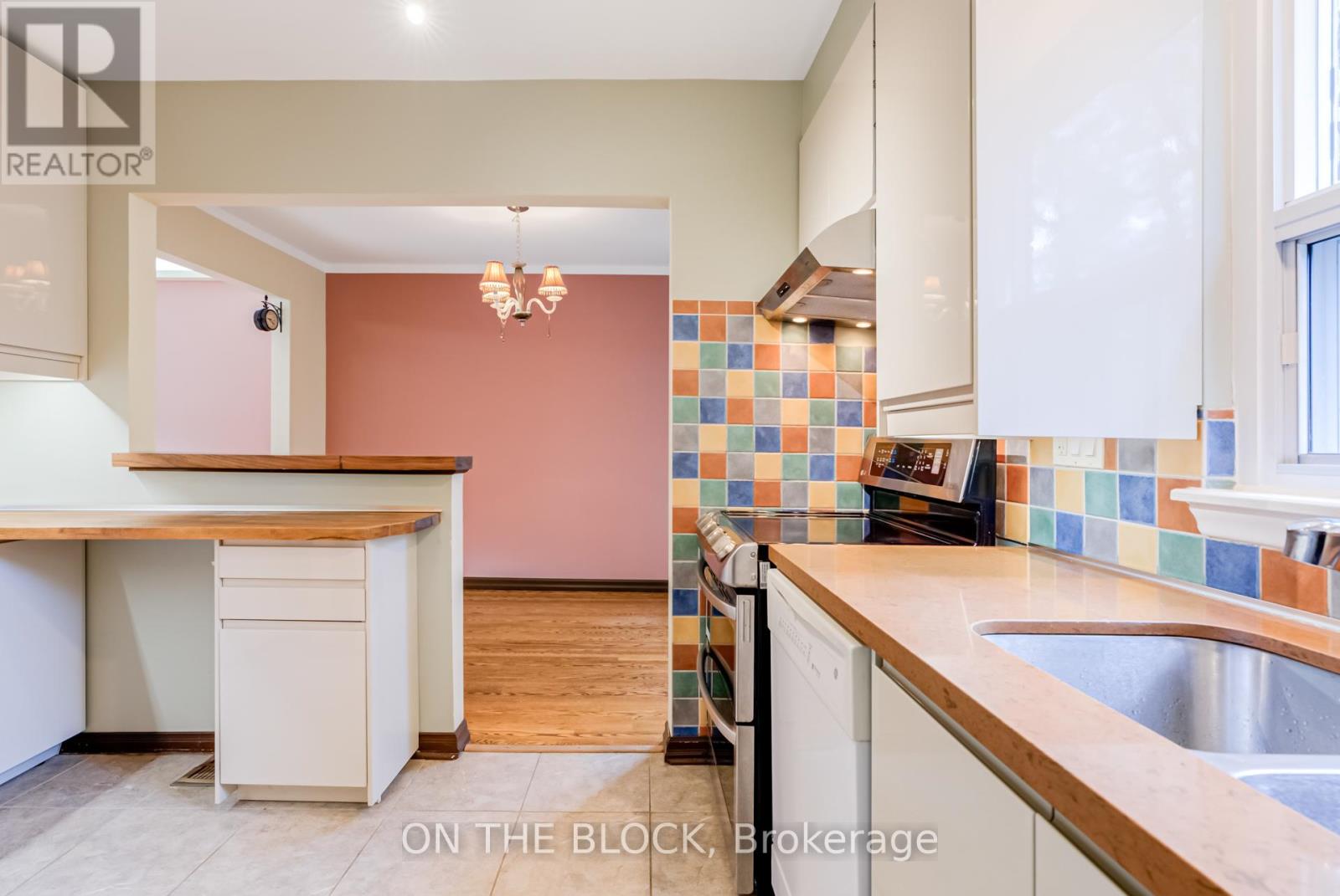41 Van Stassen Boulevard, Toronto, Ontario  M6S 2N2 - Photo 8 - W12168978