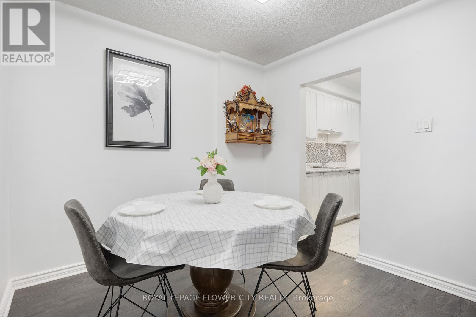 207 - 1615 Bloor Street, Mississauga (Applewood), Ontario  L4X 1S2 - Photo 11 - W12168996