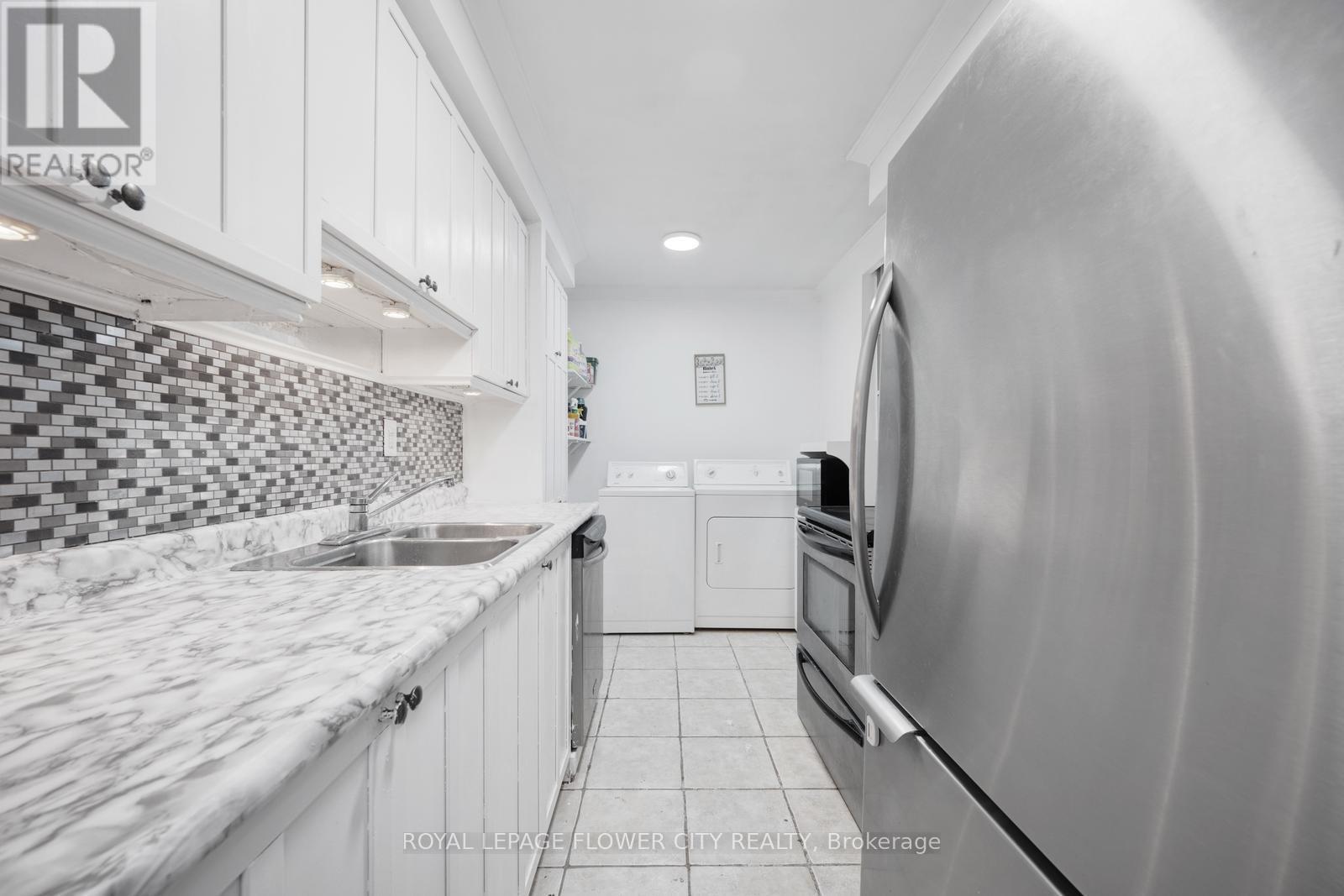 207 - 1615 Bloor Street, Mississauga (Applewood), Ontario  L4X 1S2 - Photo 14 - W12168996