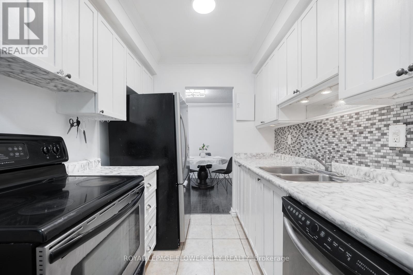 207 - 1615 Bloor Street, Mississauga (Applewood), Ontario  L4X 1S2 - Photo 18 - W12168996