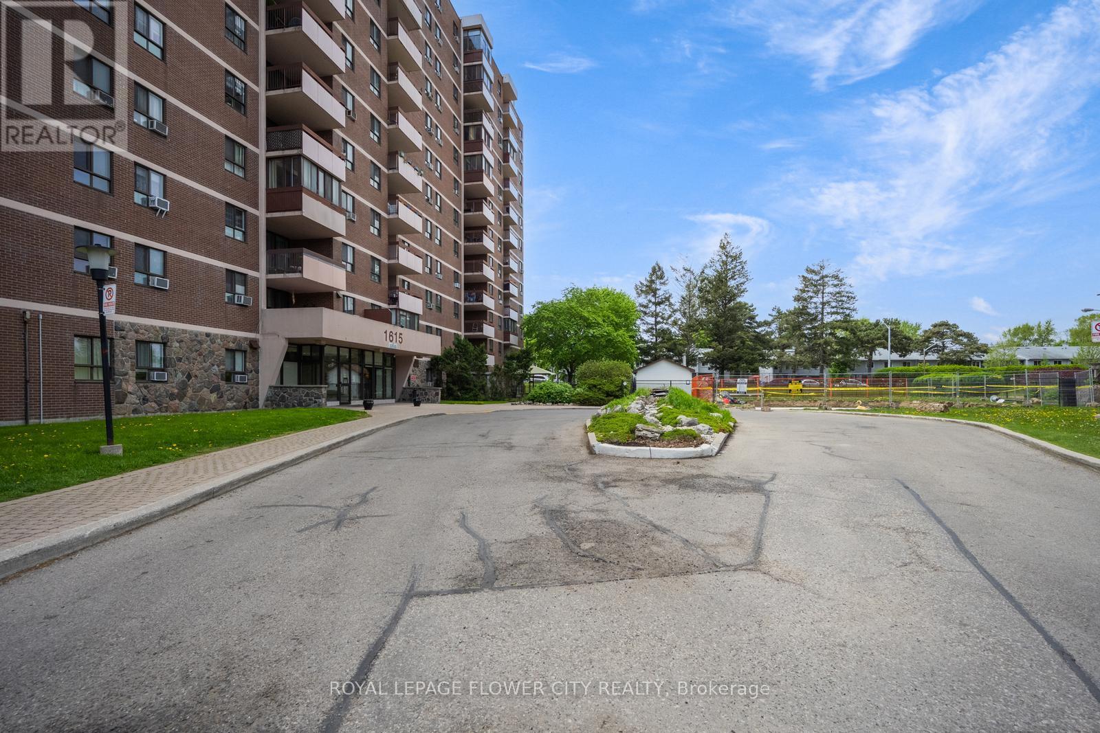 Property at 207 - 1615 BLOOR STREET image 2