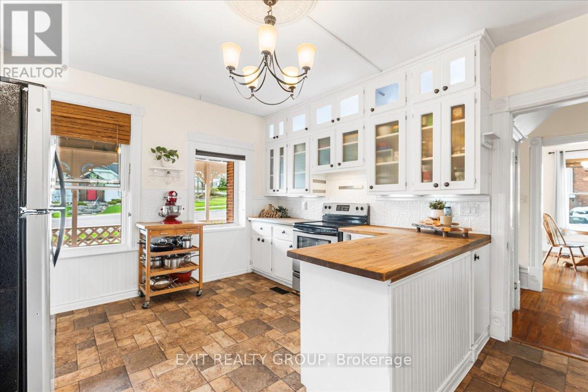 207 Durham Street S, Centre Hastings, Ontario  K0K 2K0 - Photo 3 - X12169211