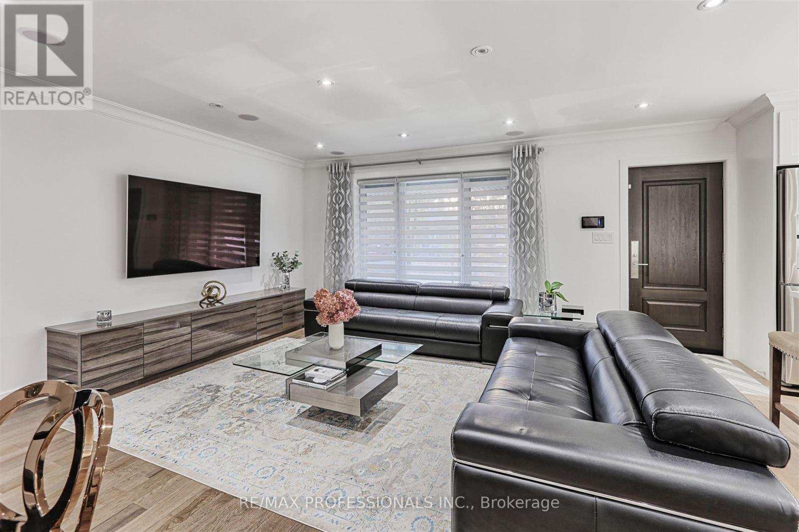 229 Sheldon Avenue, Toronto, Ontario  M8W 4L8 - Photo 14 - W12169003