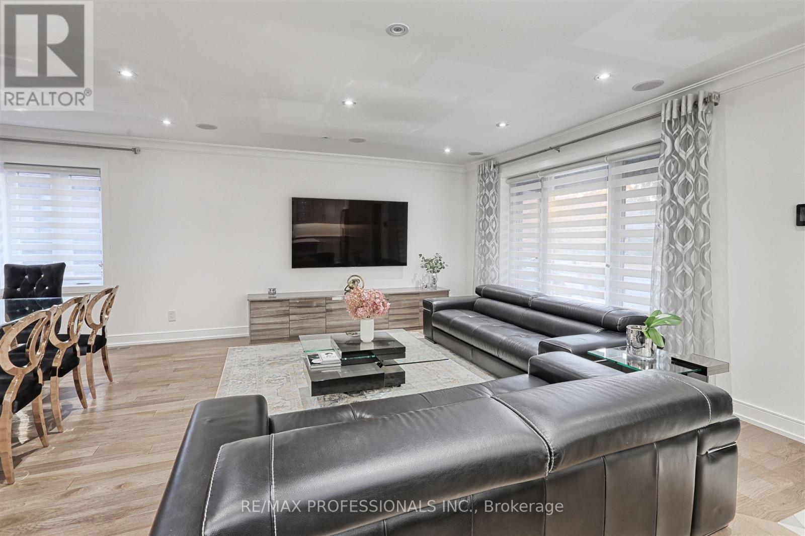 229 Sheldon Avenue, Toronto, Ontario  M8W 4L8 - Photo 16 - W12169003