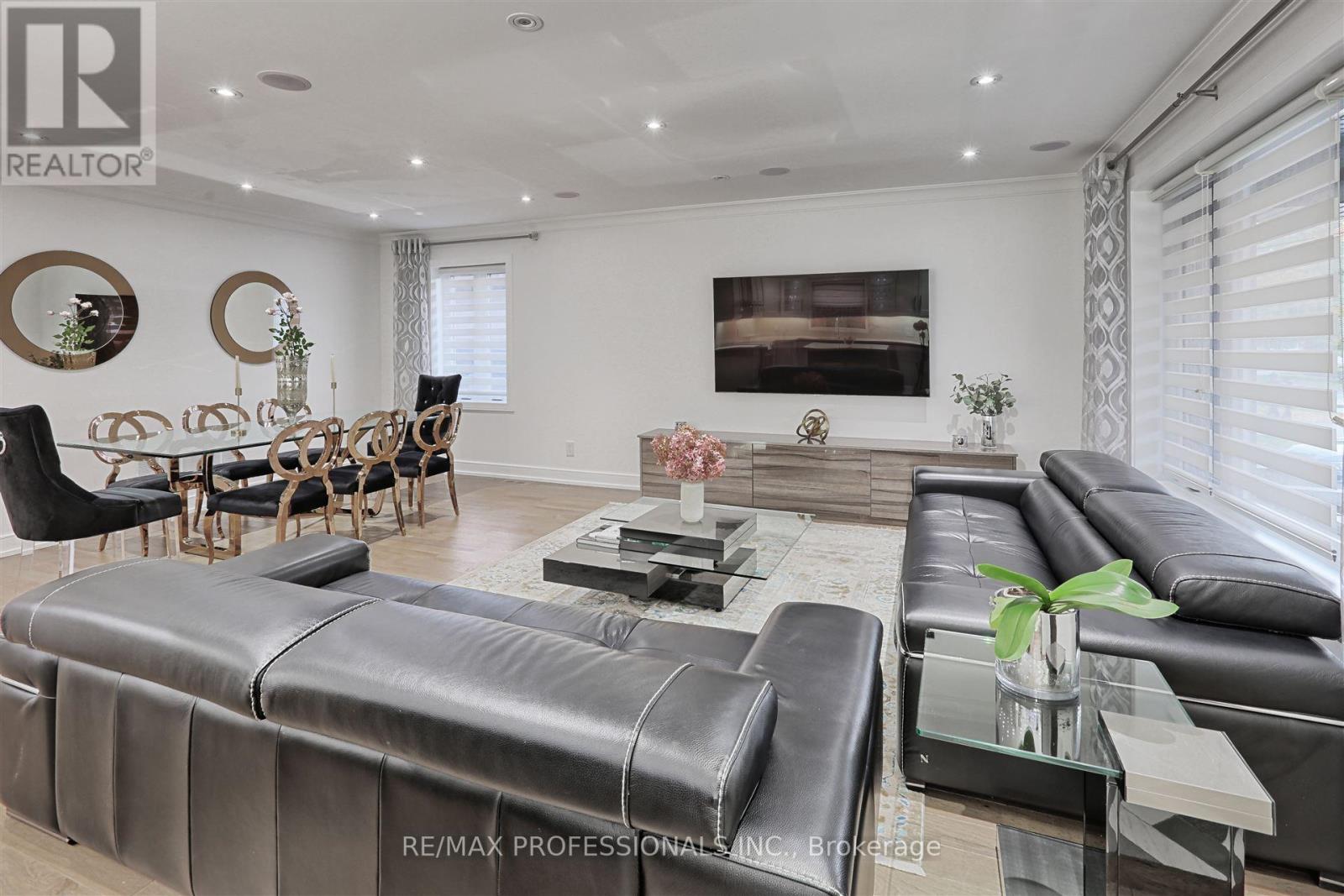 229 Sheldon Avenue, Toronto, Ontario  M8W 4L8 - Photo 17 - W12169003