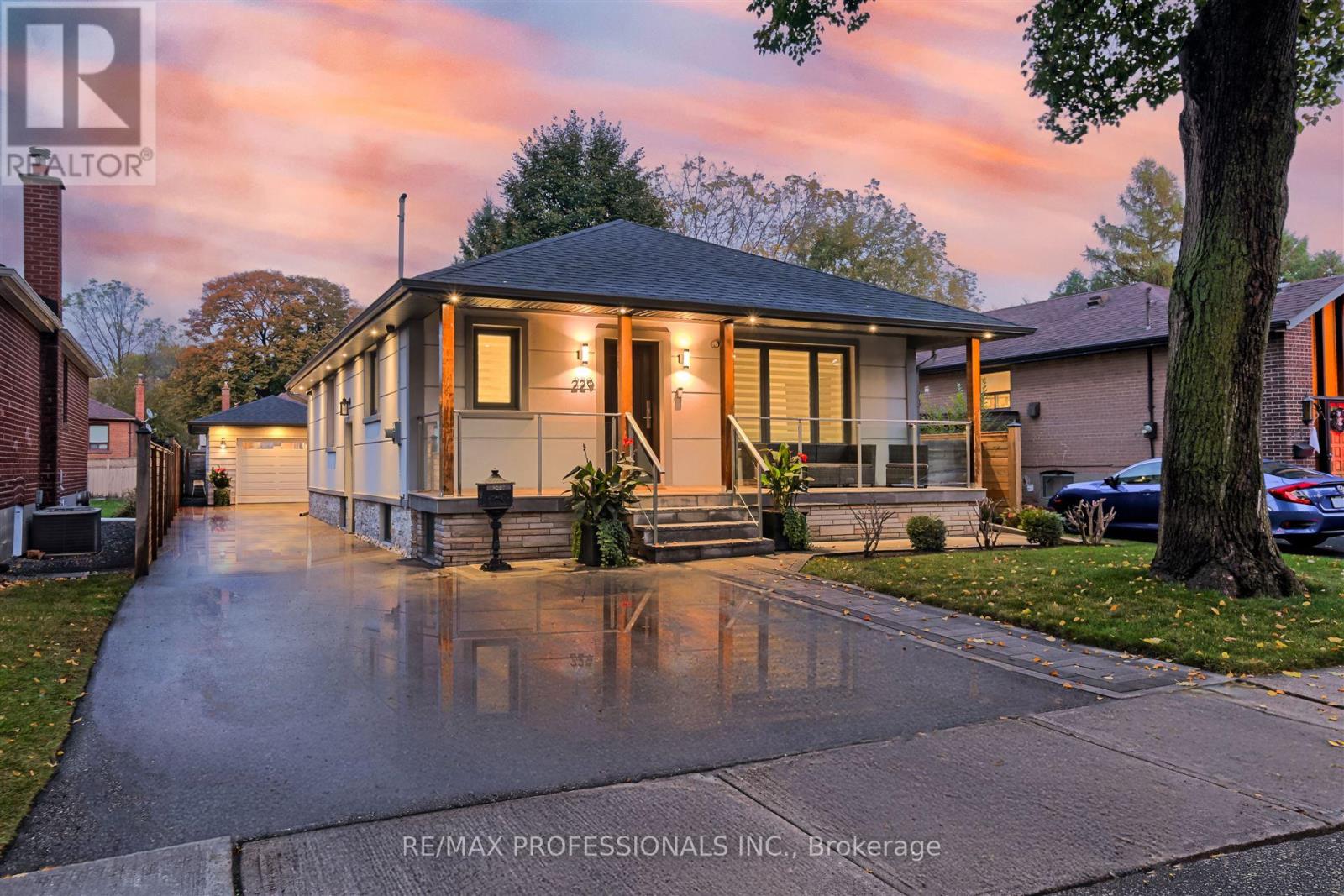 229 Sheldon Avenue, Toronto, Ontario  M8W 4L8 - Photo 2 - W12169003