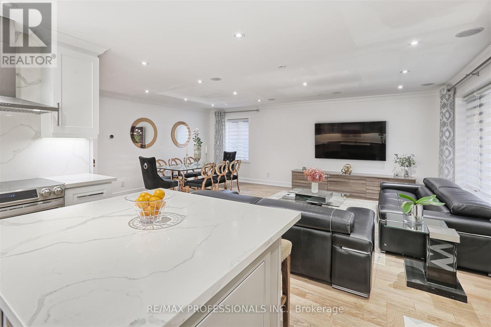 229 Sheldon Avenue, Toronto, Ontario  M8W 4L8 - Photo 21 - W12169003