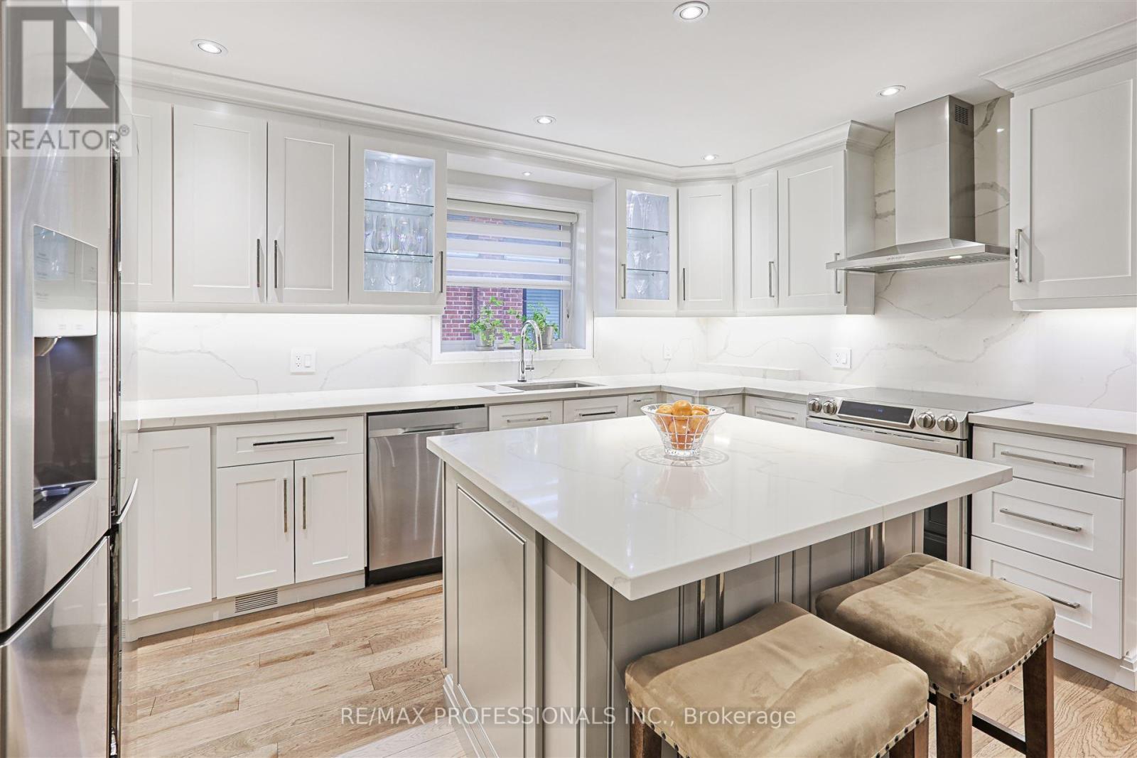 229 Sheldon Avenue, Toronto, Ontario  M8W 4L8 - Photo 22 - W12169003