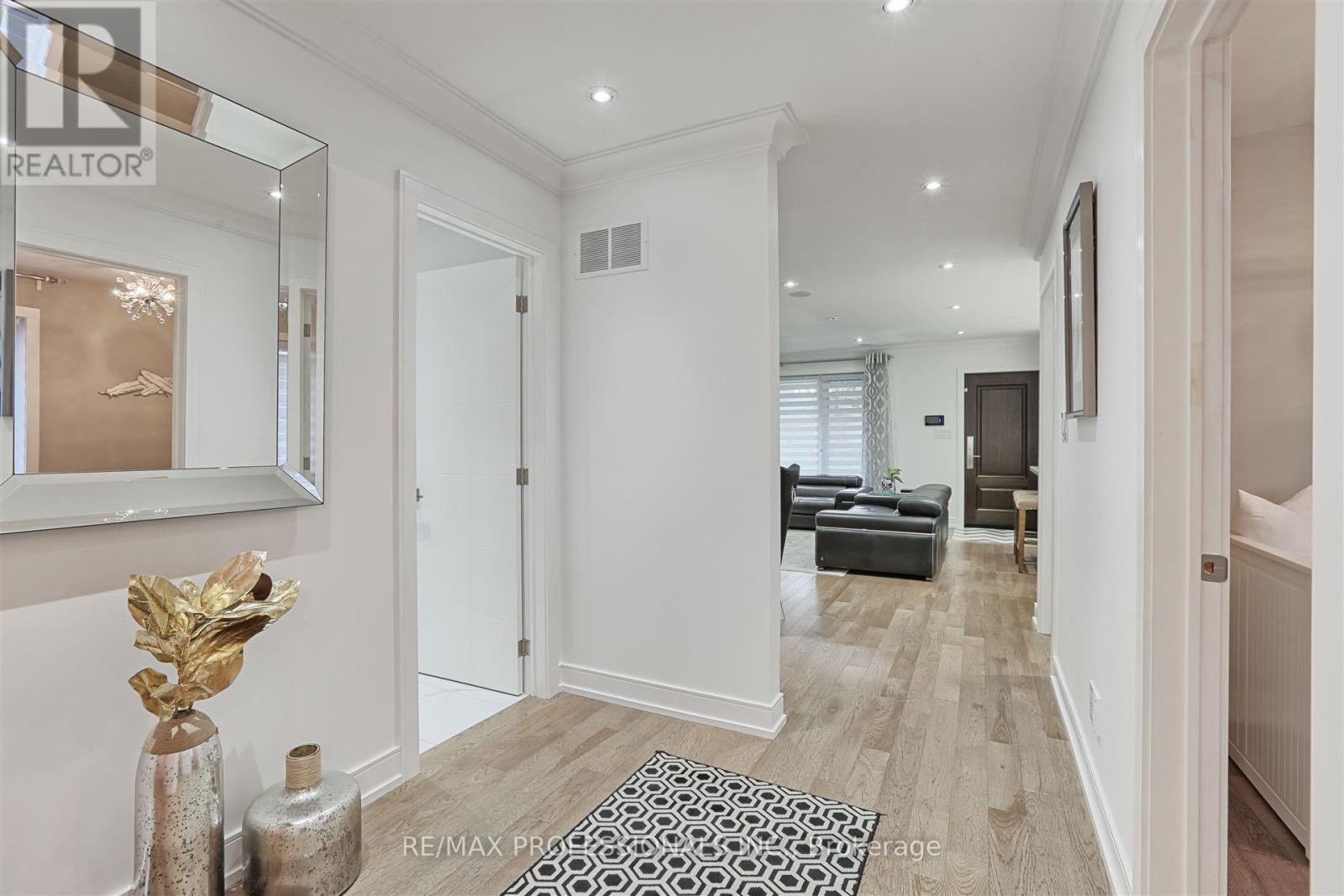 229 Sheldon Avenue, Toronto (Alderwood), Ontario  M8W 4L8 - Photo 25 - W12169003