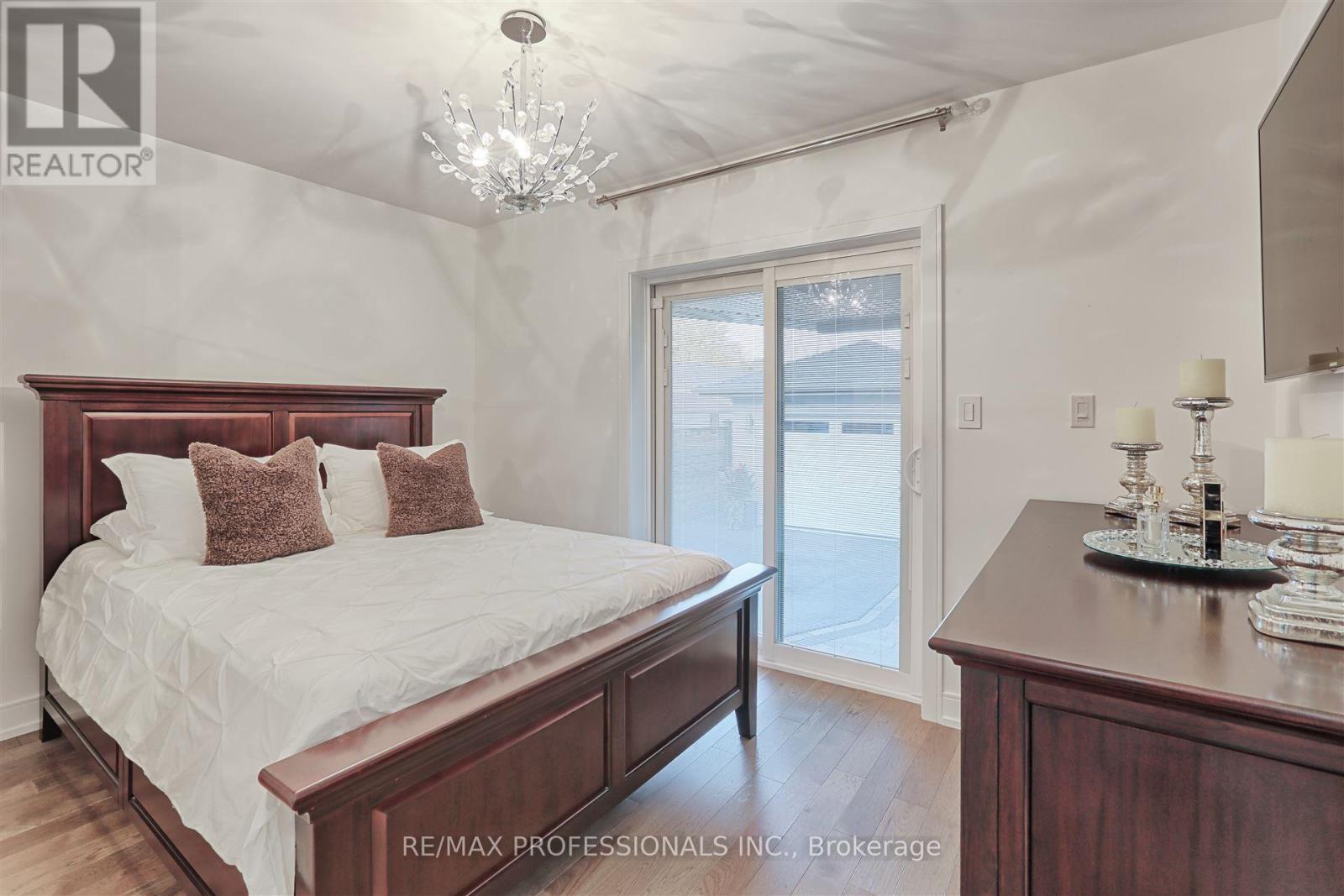 229 Sheldon Avenue, Toronto, Ontario  M8W 4L8 - Photo 26 - W12169003