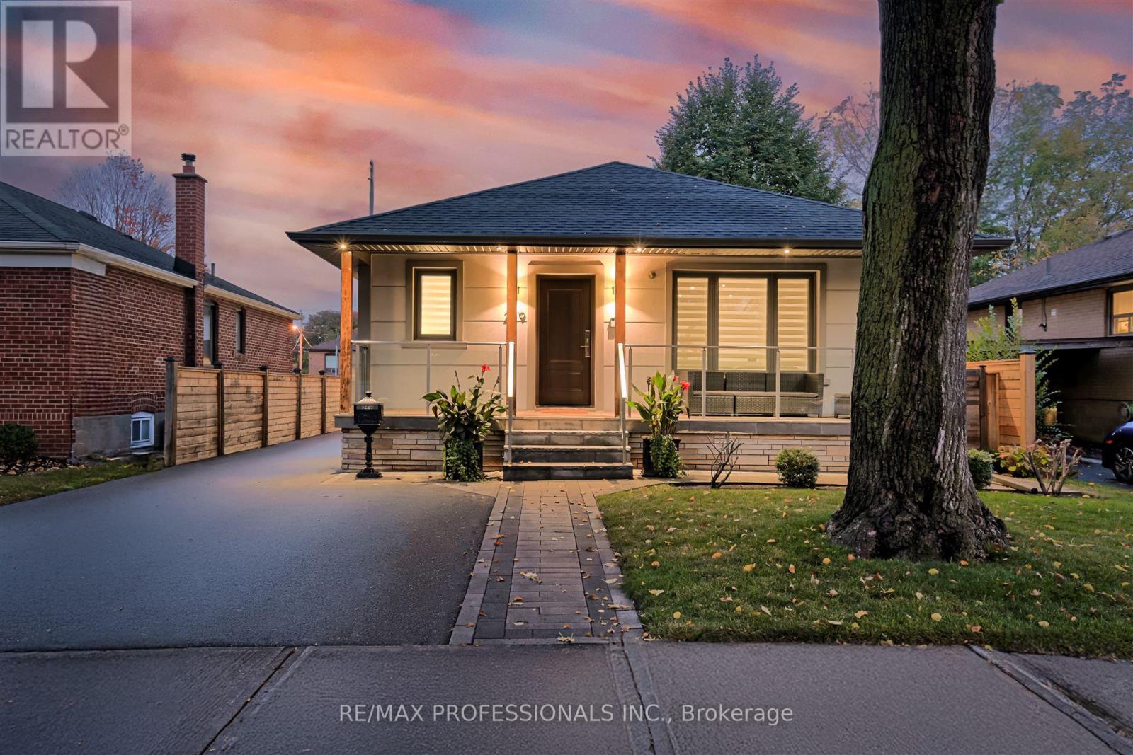 229 Sheldon Avenue, Toronto, Ontario  M8W 4L8 - Photo 3 - W12169003