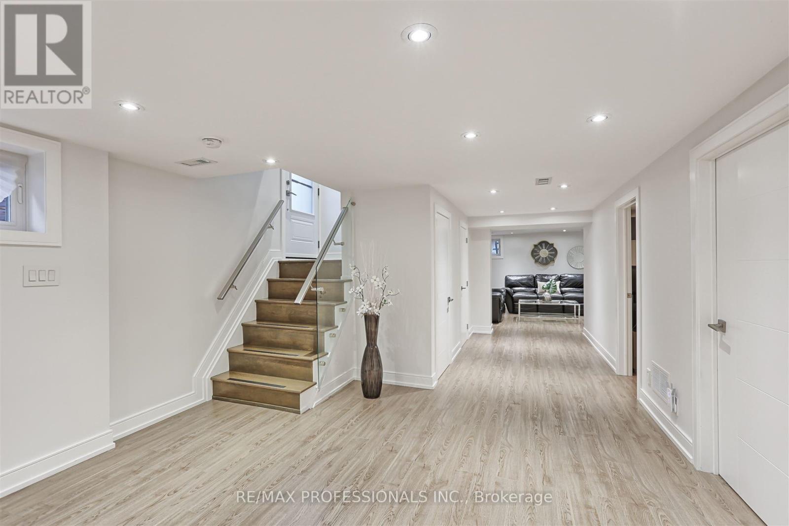 229 Sheldon Avenue, Toronto, Ontario  M8W 4L8 - Photo 32 - W12169003
