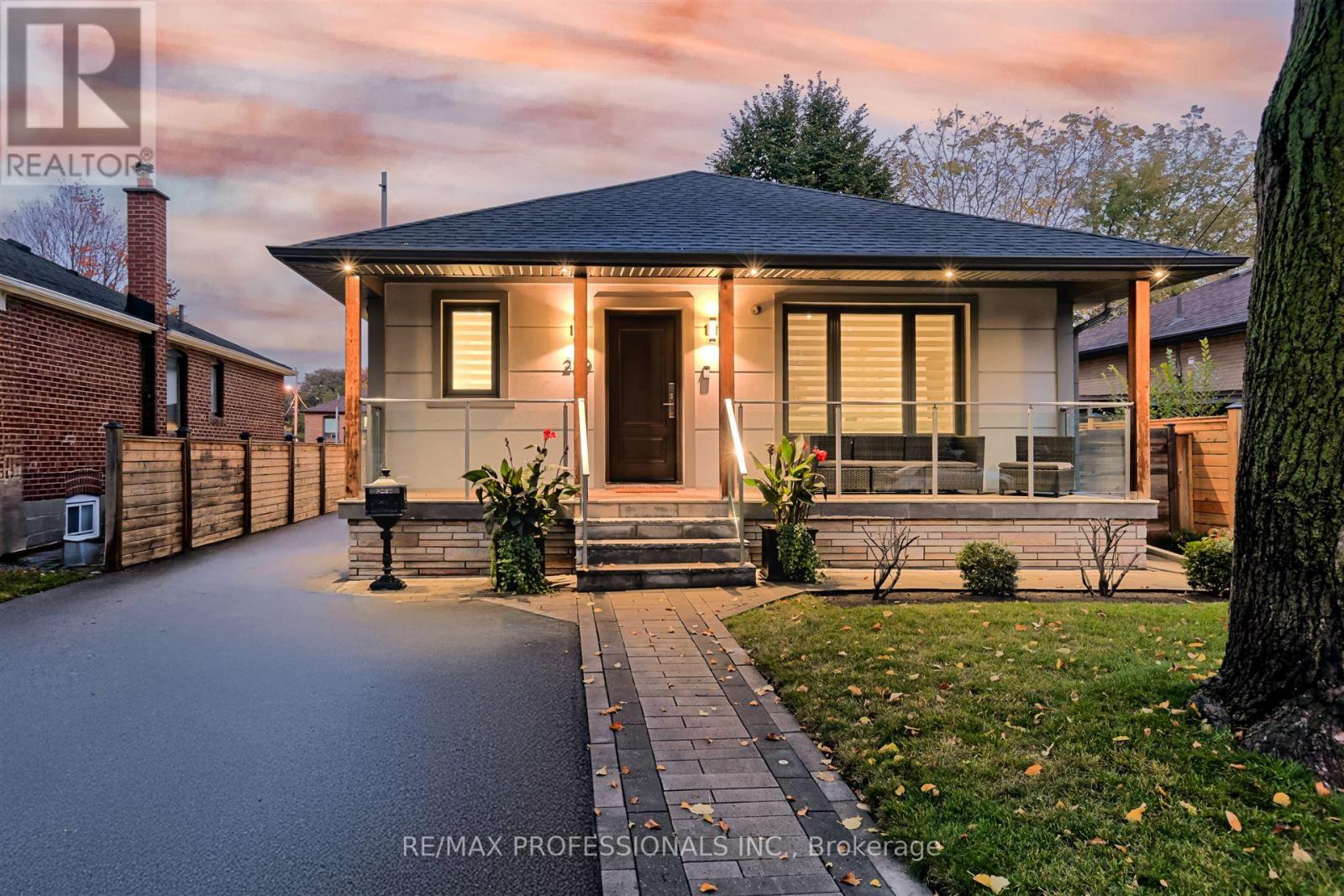 229 Sheldon Avenue, Toronto, Ontario  M8W 4L8 - Photo 4 - W12169003