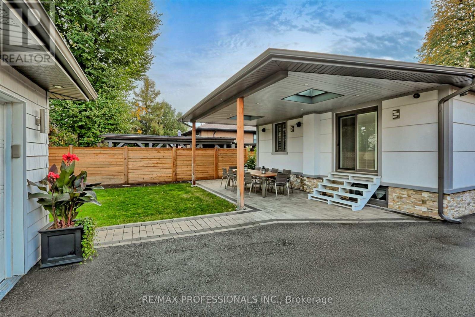 229 Sheldon Avenue, Toronto, Ontario  M8W 4L8 - Photo 40 - W12169003