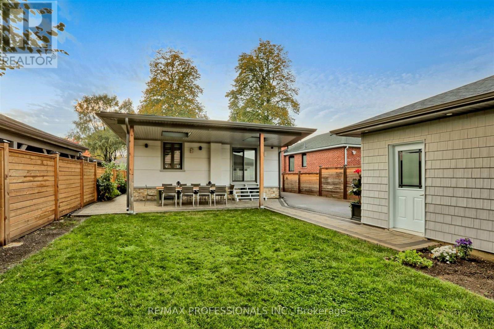 229 Sheldon Avenue, Toronto, Ontario  M8W 4L8 - Photo 42 - W12169003