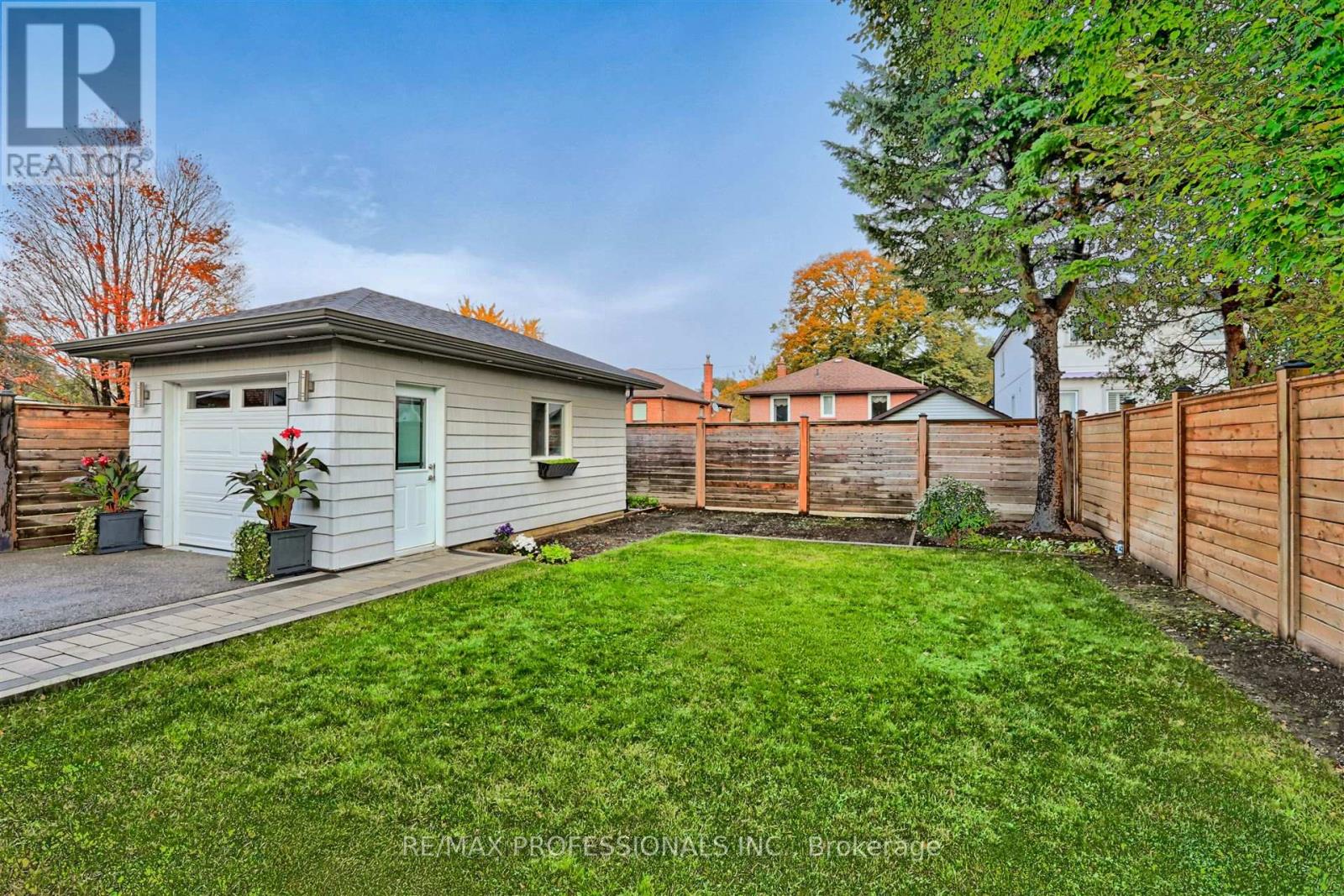 229 Sheldon Avenue, Toronto, Ontario  M8W 4L8 - Photo 43 - W12169003