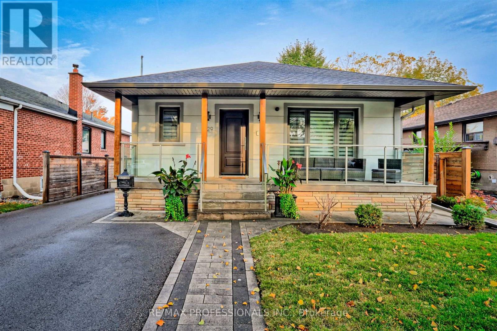 229 Sheldon Avenue, Toronto, Ontario  M8W 4L8 - Photo 6 - W12169003