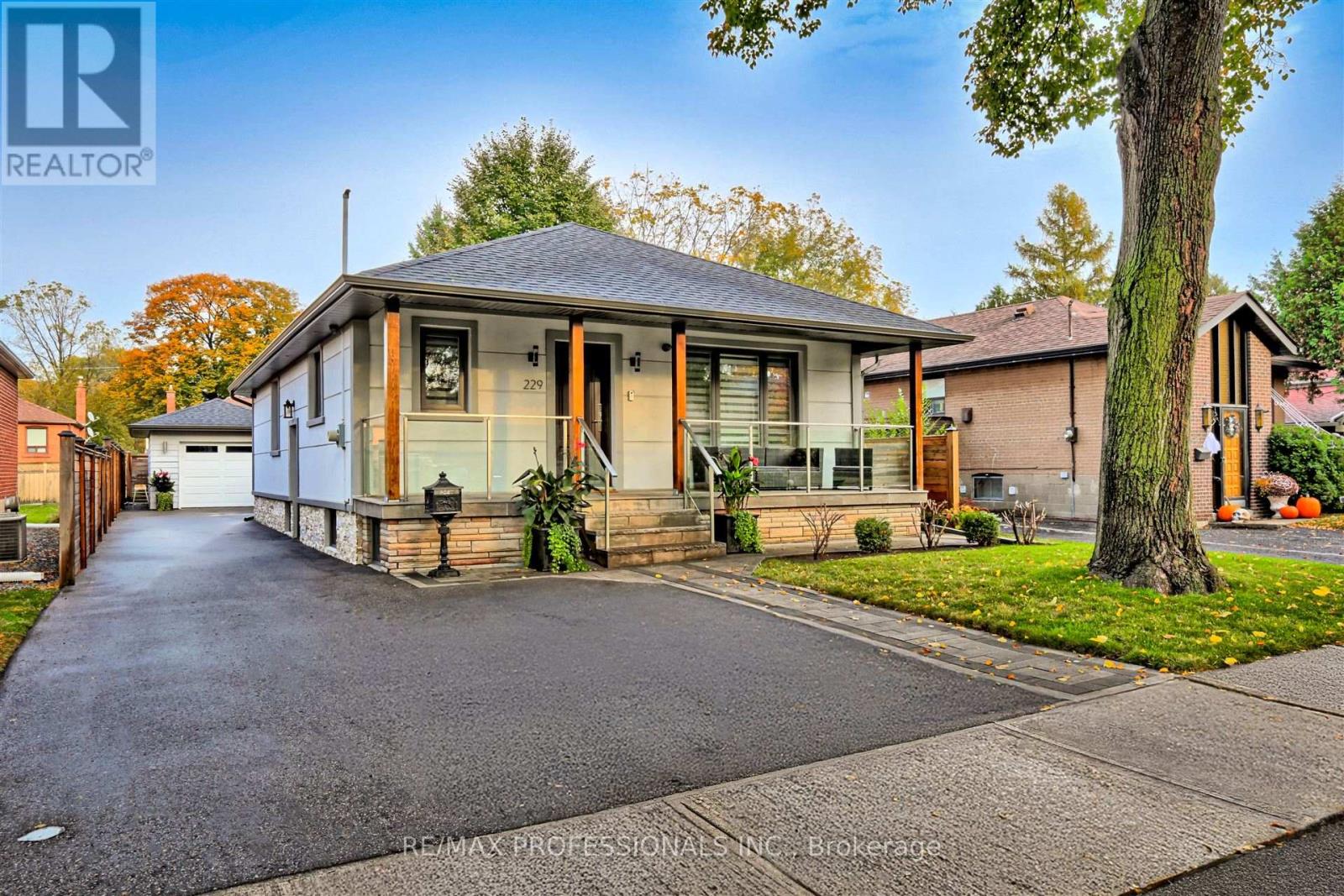 229 Sheldon Avenue, Toronto, Ontario  M8W 4L8 - Photo 7 - W12169003