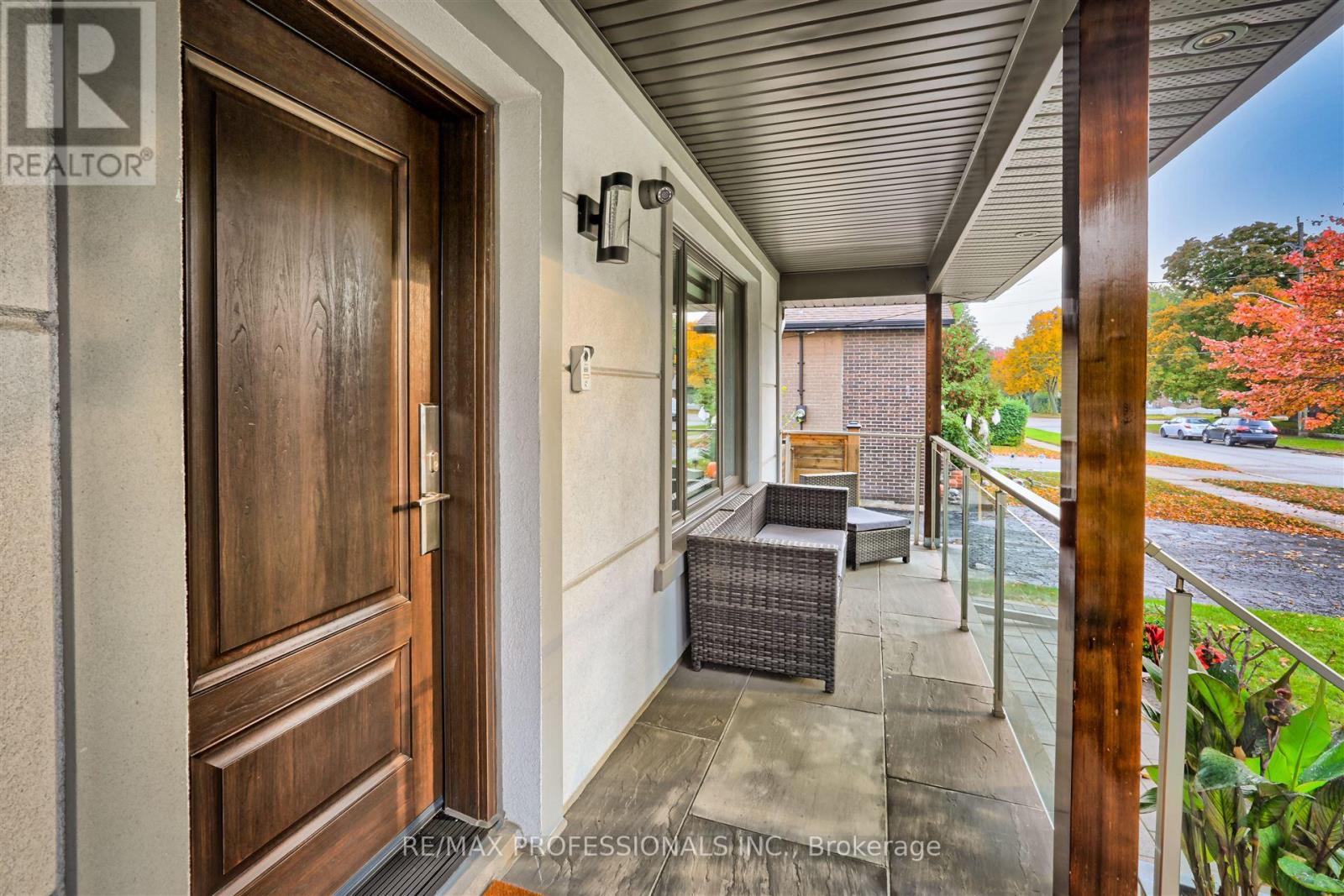 229 Sheldon Avenue, Toronto, Ontario  M8W 4L8 - Photo 8 - W12169003