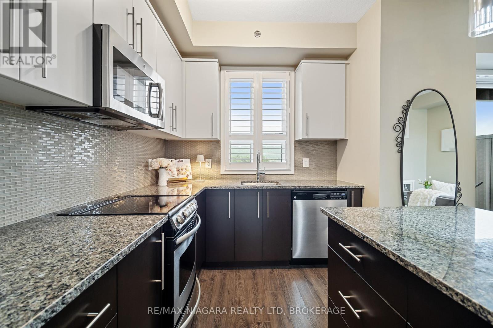 411 - 520 North Service Road, Grimsby, Ontario  L3M 4E8 - Photo 9 - X12169114