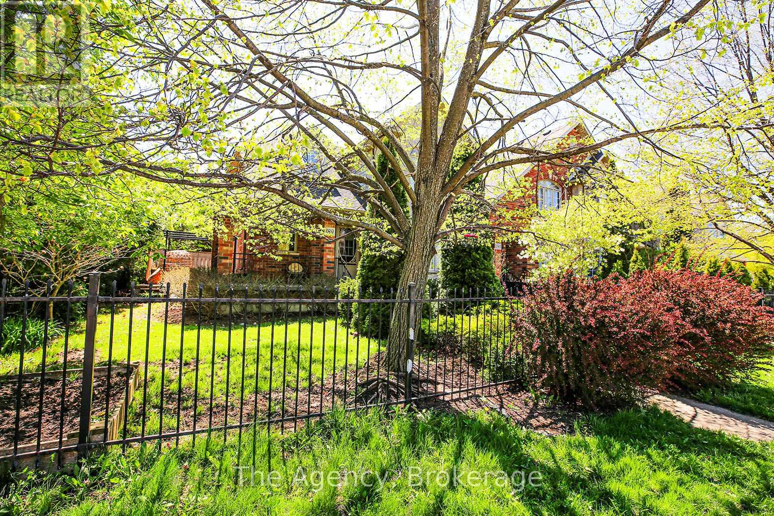 189 Livingston Avenue, Grimsby, Ontario  L3M 5M3 - Photo 14 - X12169153