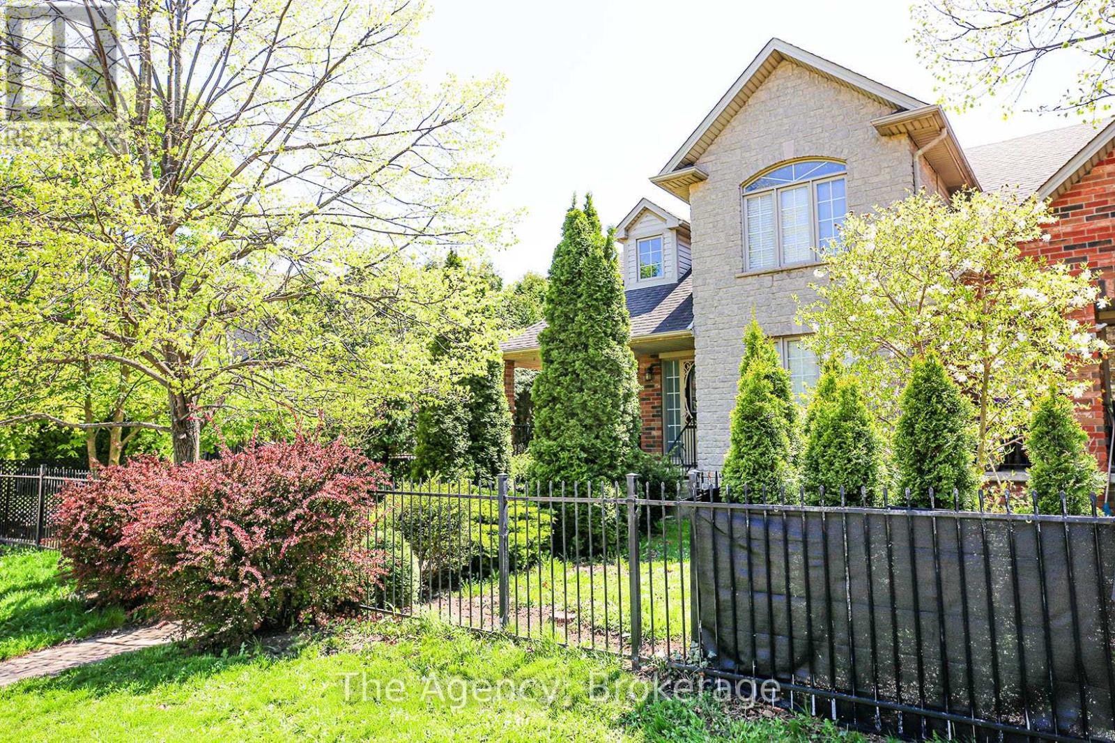 189 Livingston Avenue, Grimsby, Ontario  L3M 5M3 - Photo 15 - X12169153