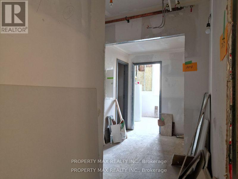 1061 Richmond Street, London East, Ontario  N6A 3J7 - Photo 32 - X12168946