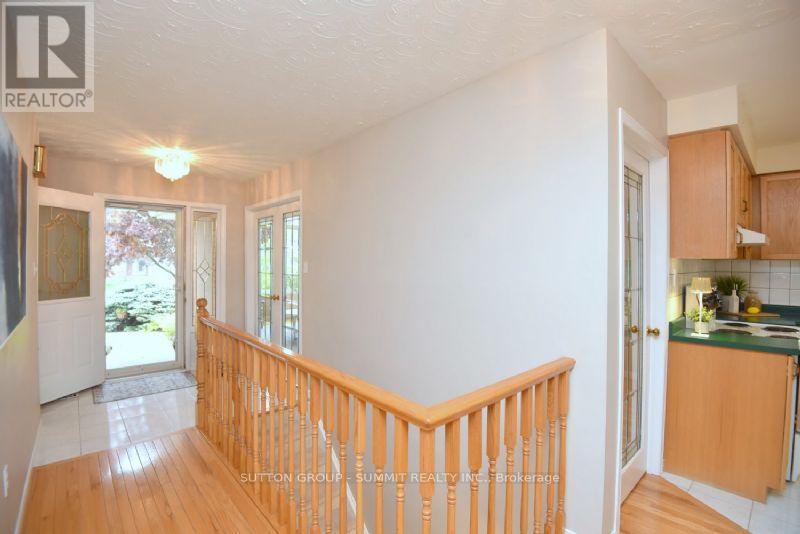9 Premier Road, Hamilton (Waterdown), Ontario  L8B 0B9 - Photo 8 - X12169054