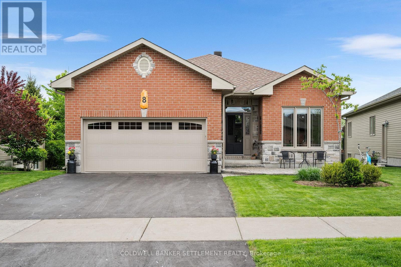 8 Senators Gate Drive, Perth, Ontario  K7H 0B5 - Photo 1 - X12169255