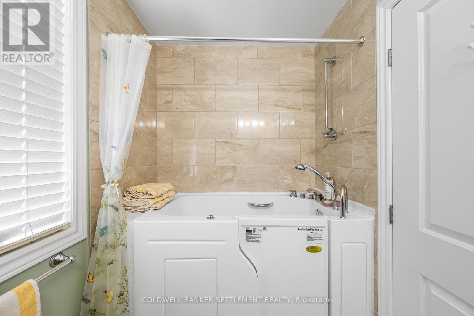 8 Senators Gate Drive, Perth, Ontario  K7H 0B5 - Photo 10 - X12169255