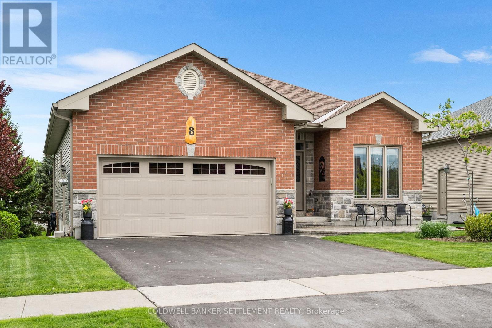 8 Senators Gate Drive, Perth, Ontario  K7H 0B5 - Photo 2 - X12169255
