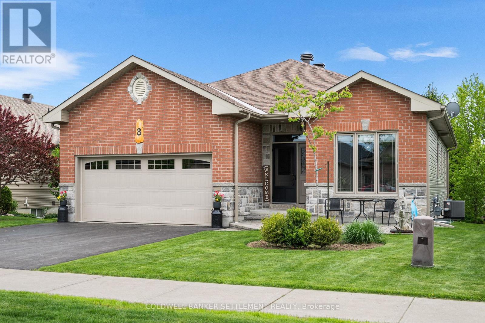 8 Senators Gate Drive, Perth, Ontario  K7H 0B5 - Photo 3 - X12169255