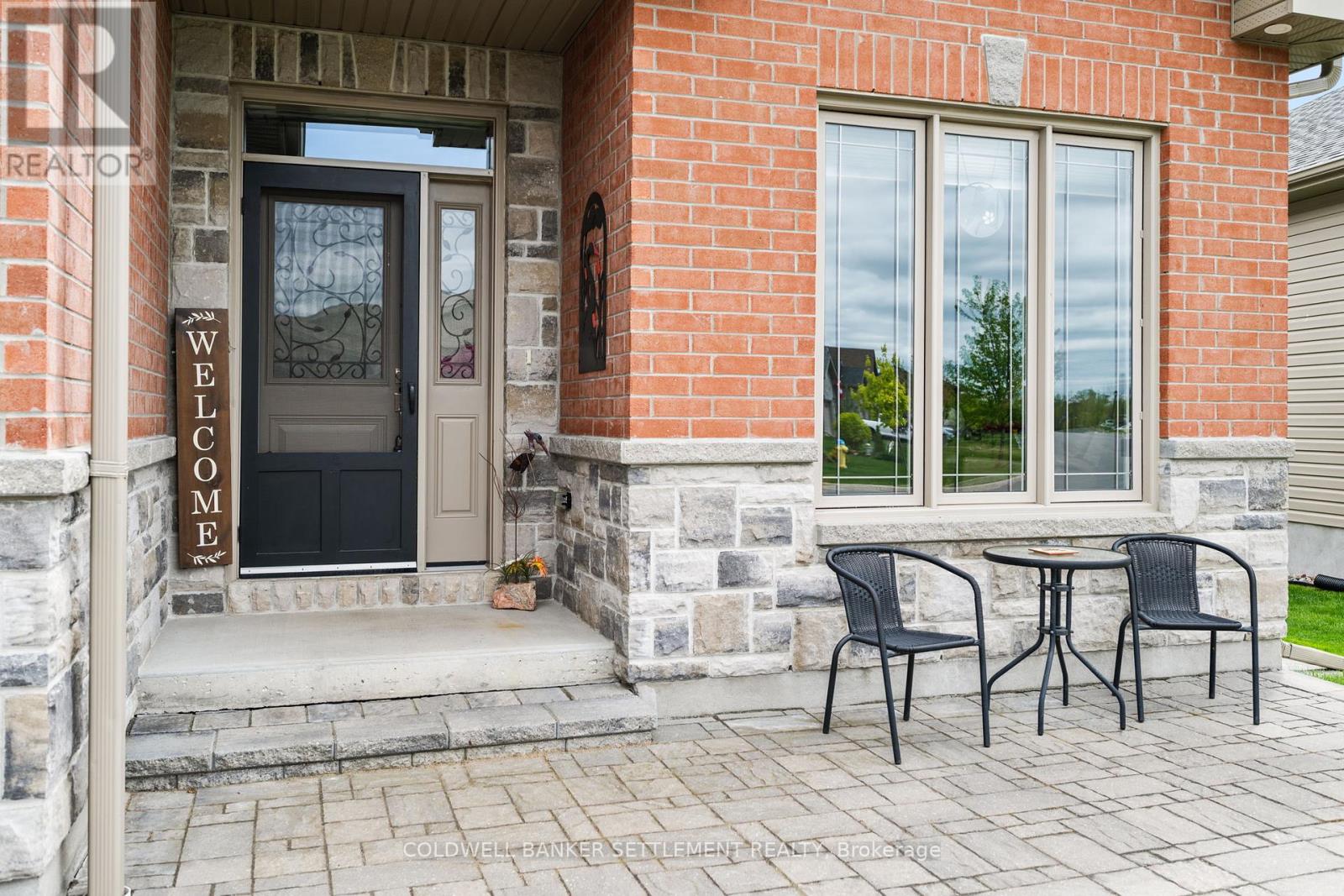 8 Senators Gate Drive, Perth, Ontario  K7H 0B5 - Photo 4 - X12169255