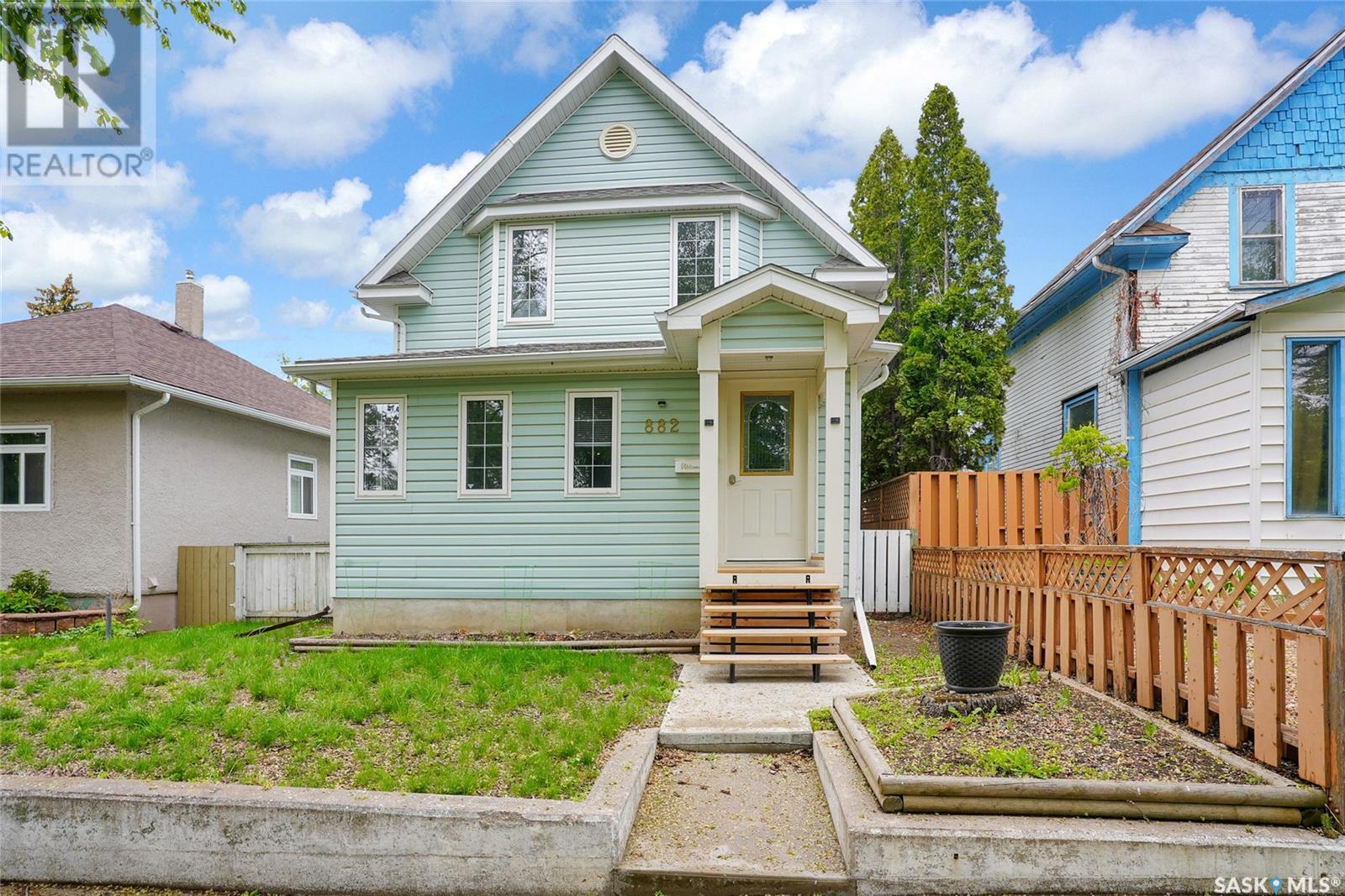 Property at 882 Connaught AVENUE image 2