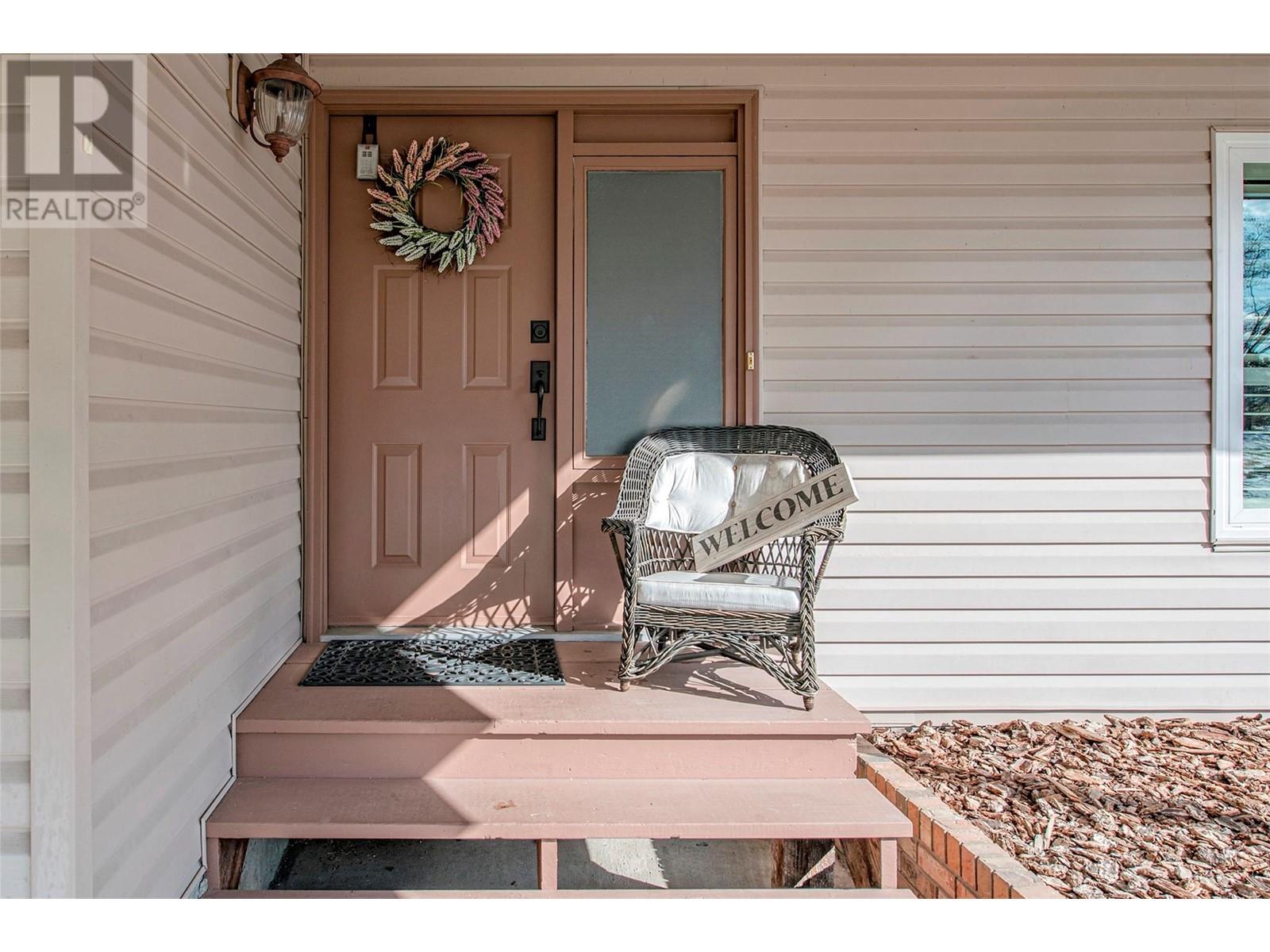 186 Stepping Stones Crescent, Spallumcheen, British Columbia  V1H 1X2 - Photo 10 - 10348872