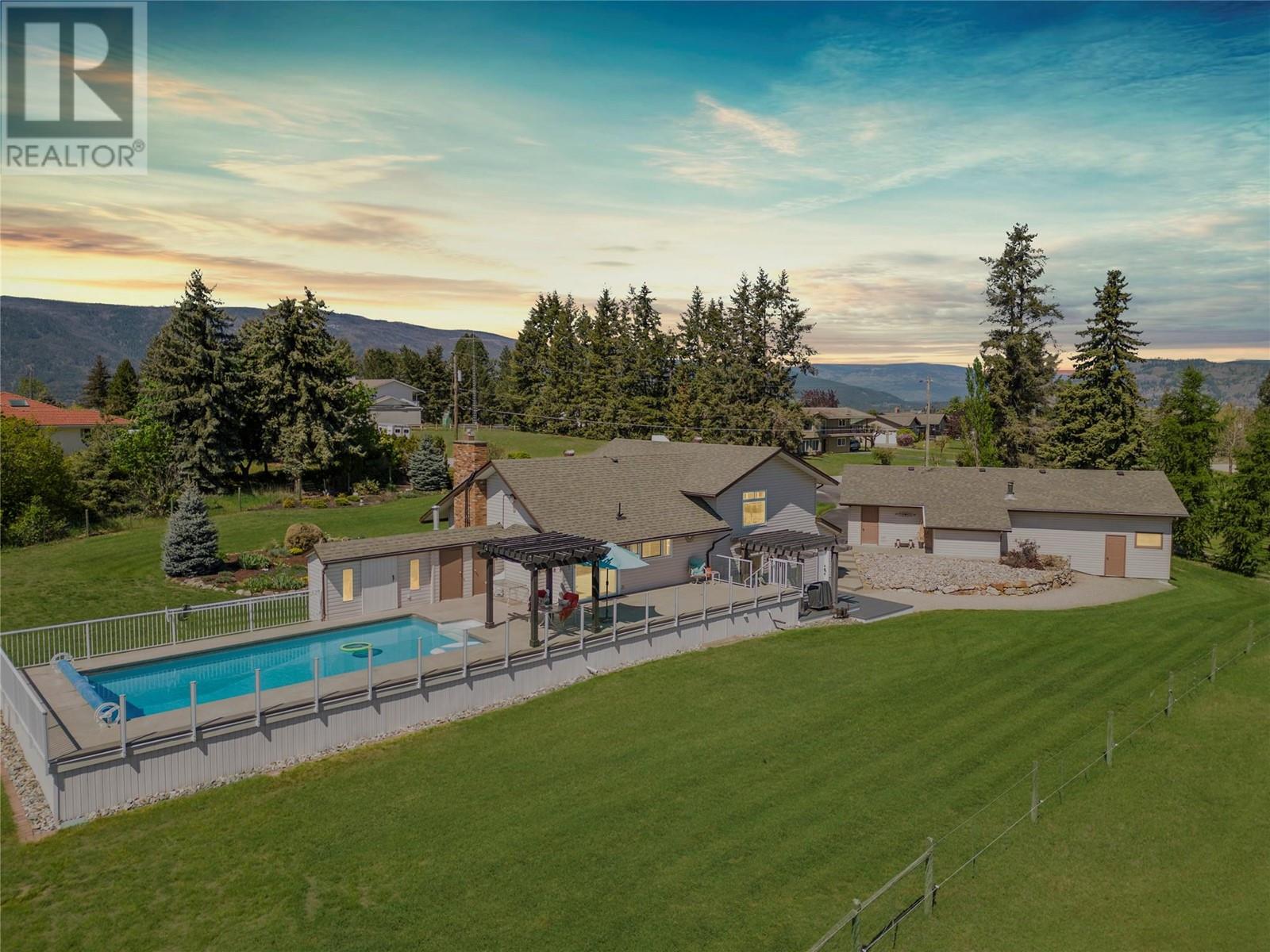 186 Stepping Stones Crescent, Spallumcheen, British Columbia  V1H 1X2 - Photo 3 - 10348872