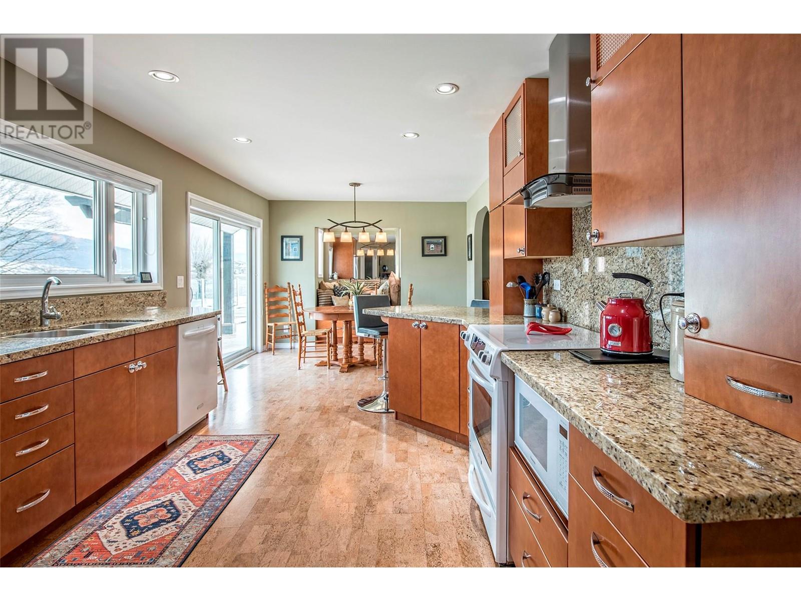186 Stepping Stones Crescent, Spallumcheen, British Columbia  V1H 1X2 - Photo 24 - 10348872