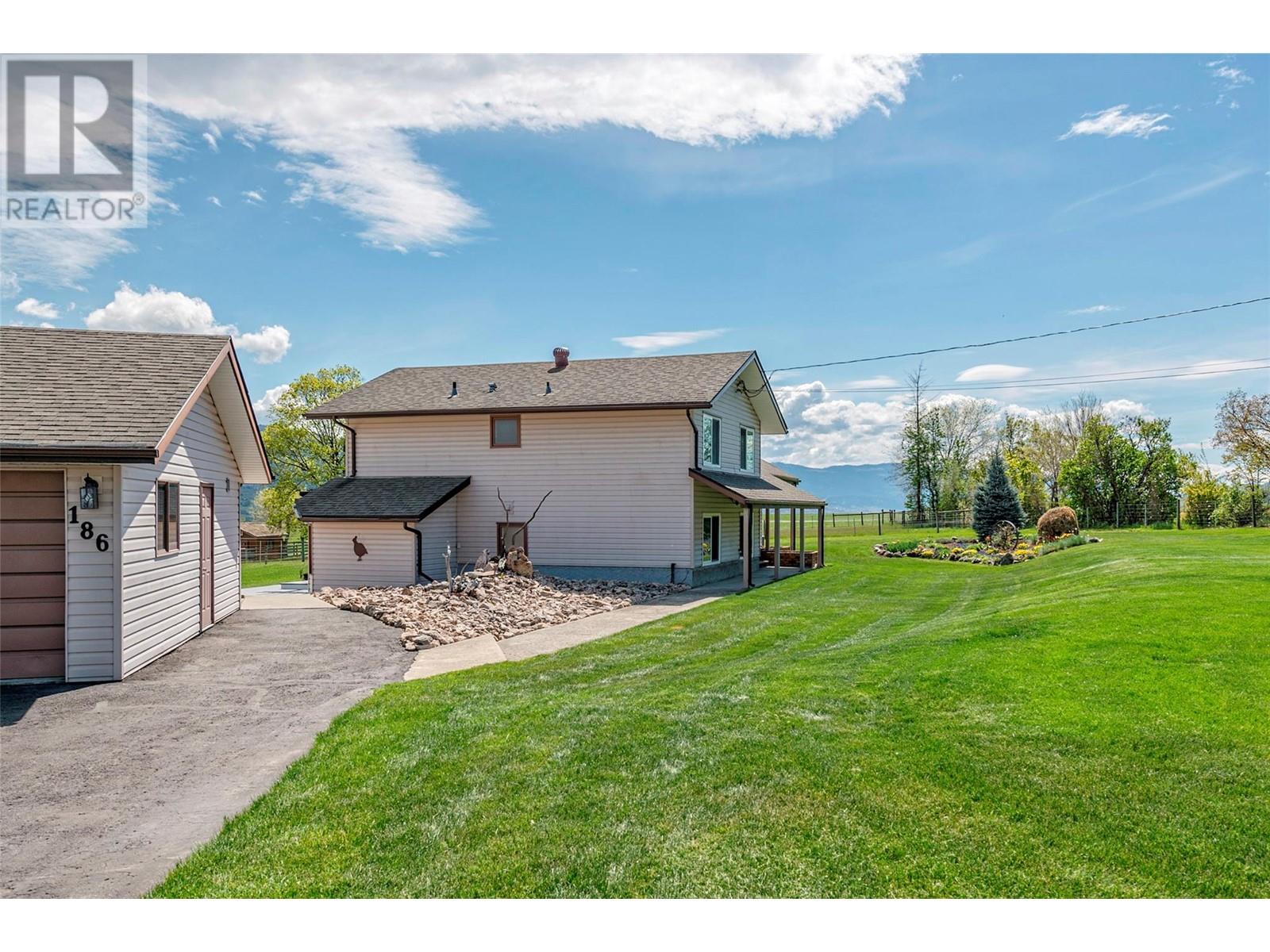 186 Stepping Stones Crescent, Spallumcheen, British Columbia  V1H 1X2 - Photo 5 - 10348872