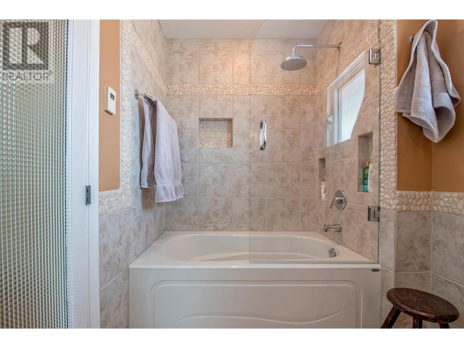 186 Stepping Stones Crescent, Spallumcheen, British Columbia  V1H 1X2 - Photo 34 - 10348872