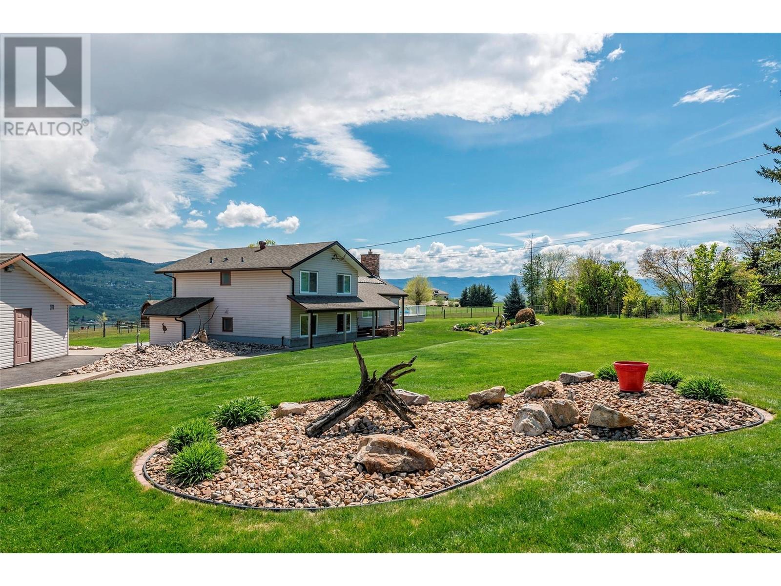 186 Stepping Stones Crescent, Spallumcheen, British Columbia  V1H 1X2 - Photo 4 - 10348872