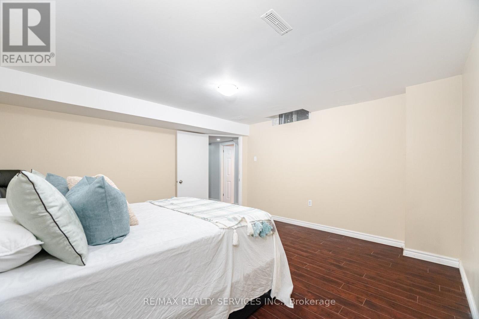 34 Chipmunk Crescent, Brampton, Ontario  L6R 1B3 - Photo 32 - W12127724