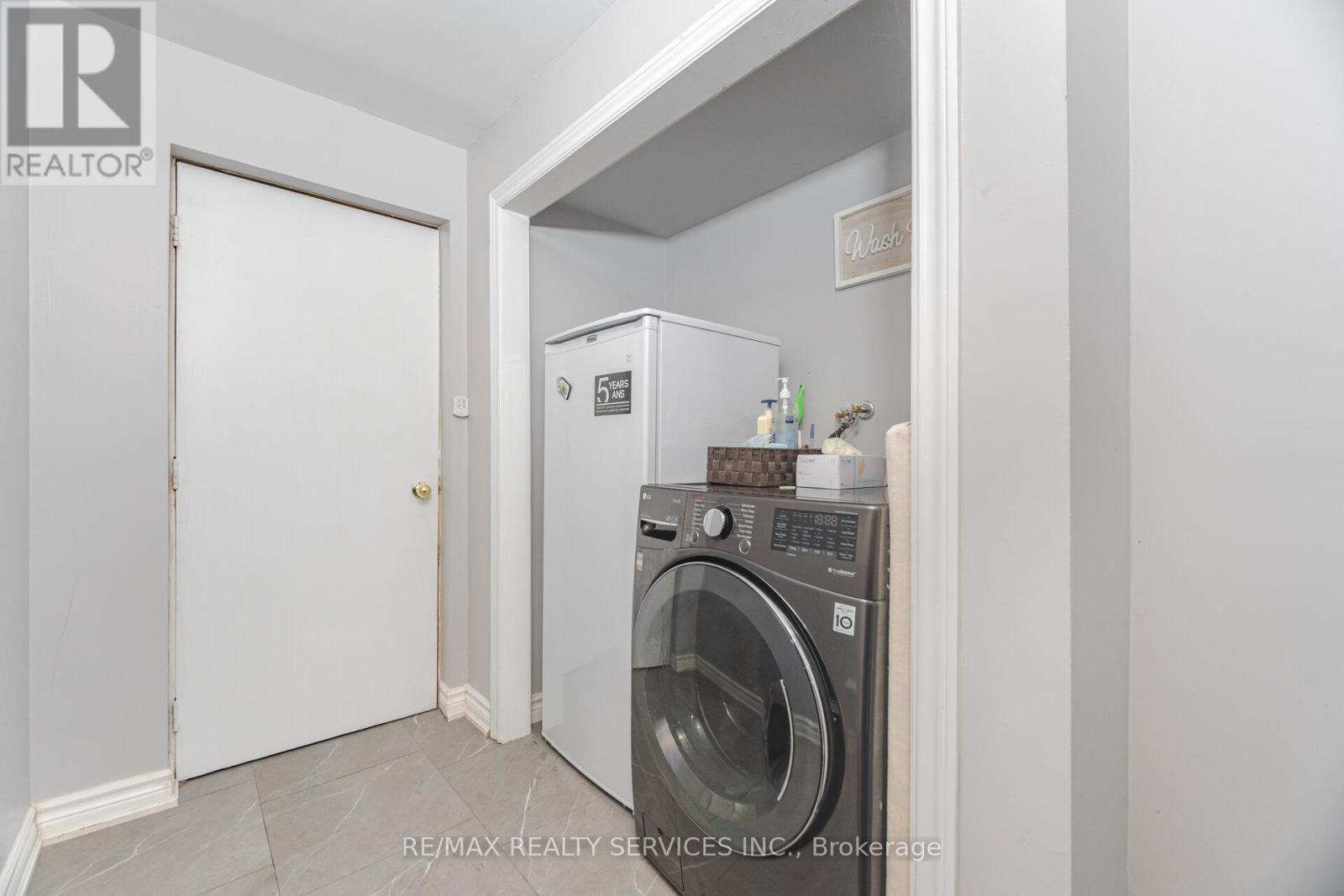 34 Chipmunk Crescent, Brampton, Ontario  L6R 1B3 - Photo 38 - W12127724