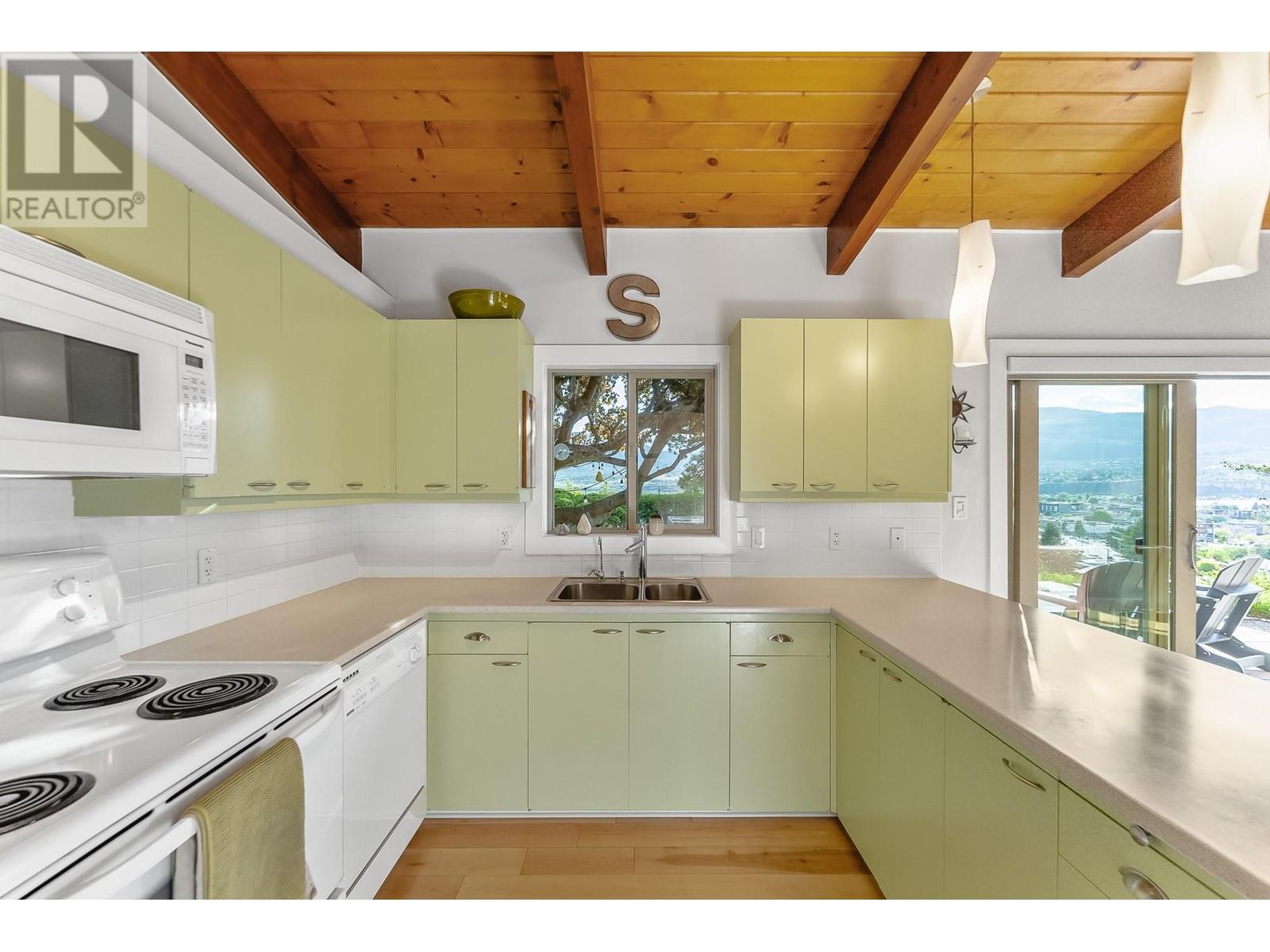 Property at 343 Gwyer Street image 3