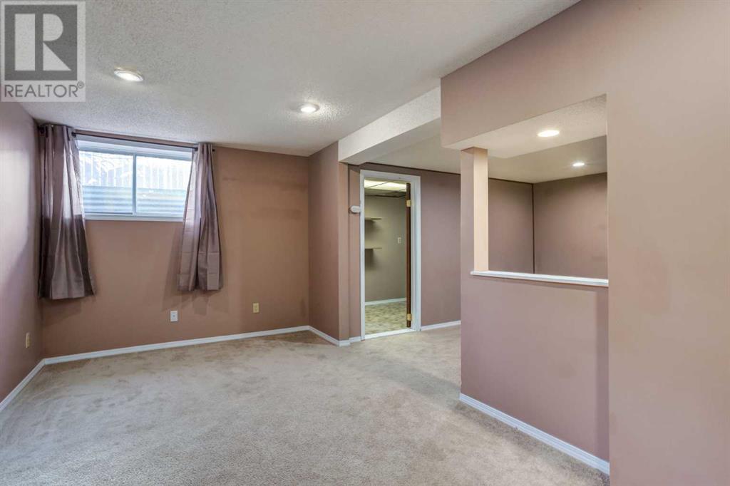 995 Berkley Drive Nw, Calgary, Alberta  T3K 1E3 - Photo 18 - A2212621