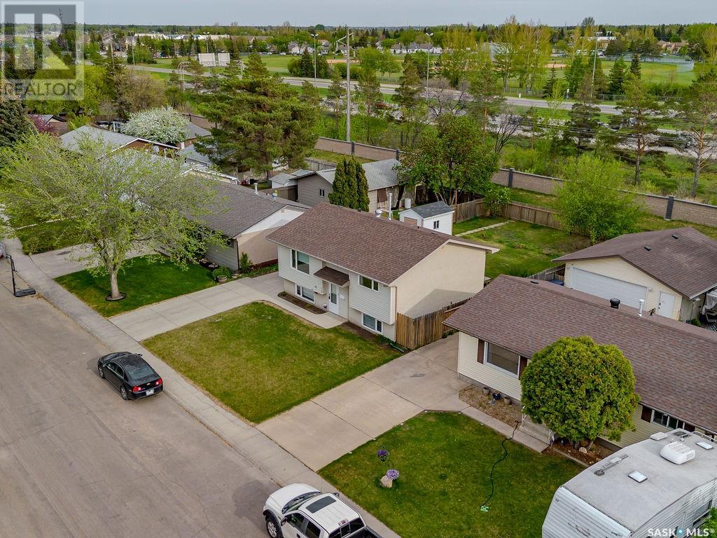 Property at 218 Tache CRESCENT image 2