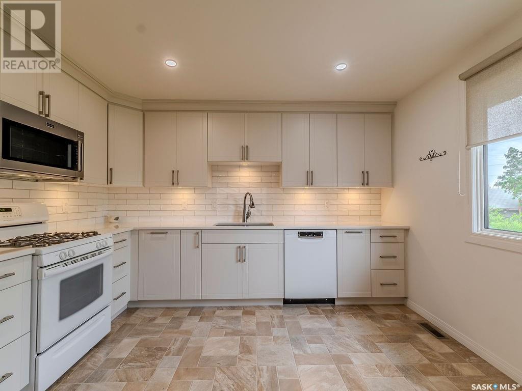 Property at 218 Tache CRESCENT image 3
