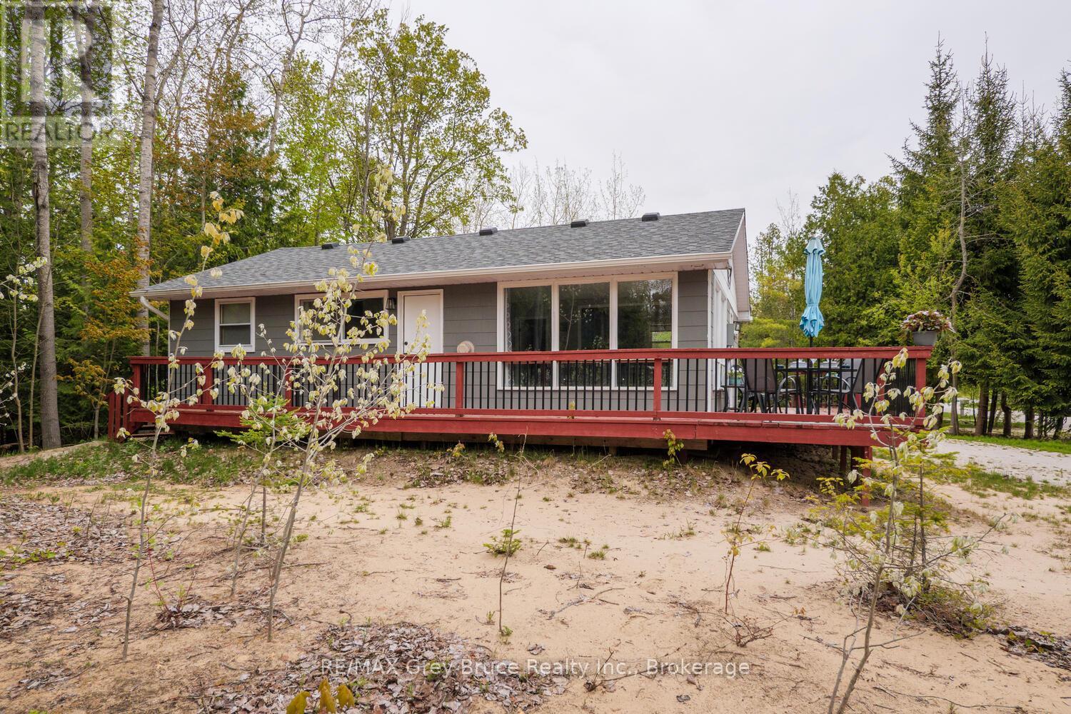 12 Pierce Street S, South Bruce Peninsula, Ontario N0H 2T0 - Photo 8 - X11883721