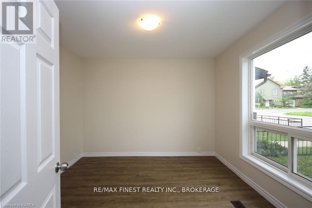 219 Montreal Street, Kingston, Ontario  K7K 3G6 - Photo 10 - X12169394